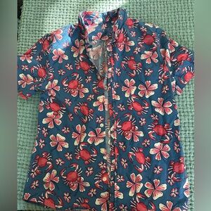 EUC Vineyard Vines Shirt Crabs & Flowers Blue Pink Red Boys Size XL 16/18